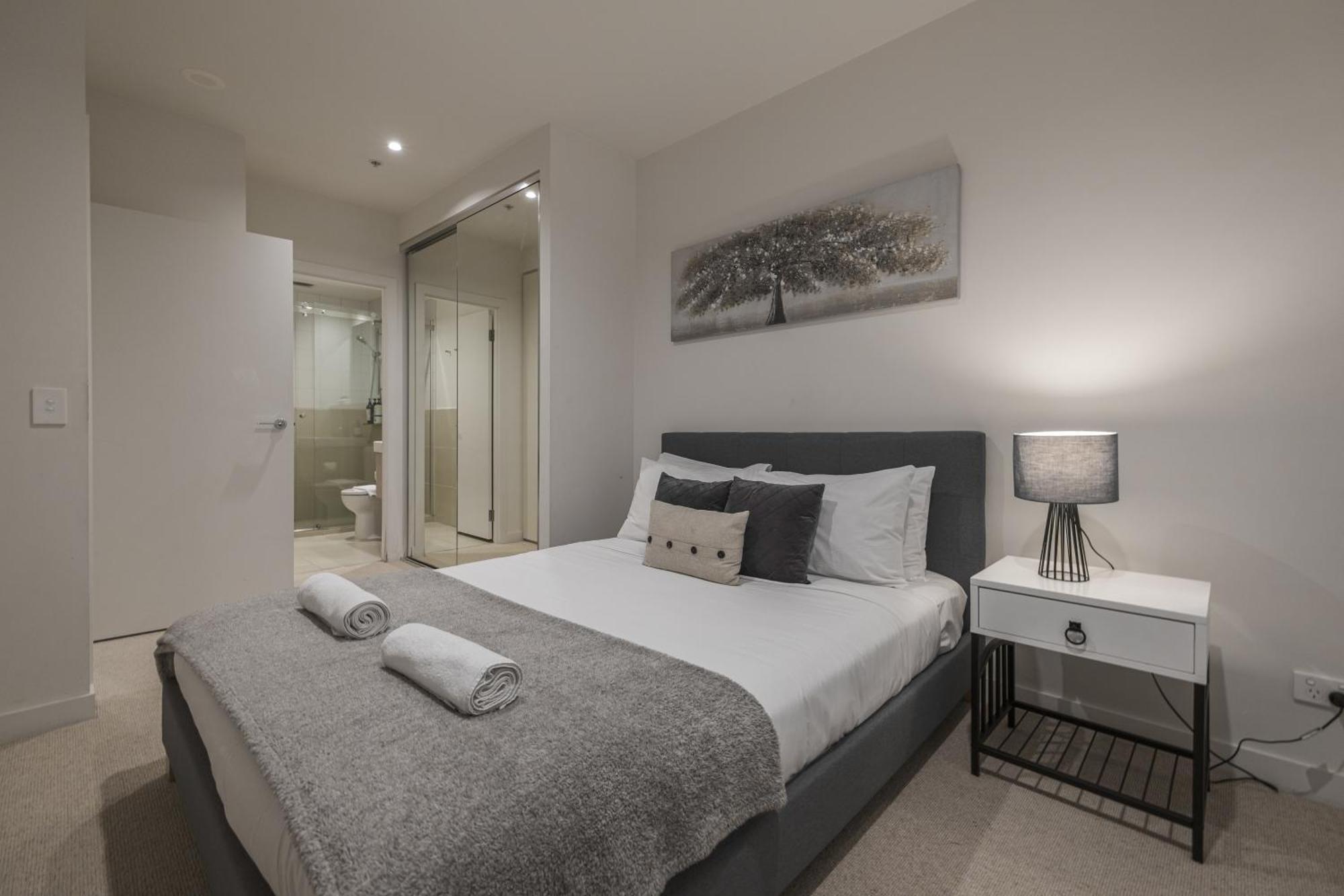 Brand New 2br2ba Caulfield Parkbalcony Poolgym Apartment *