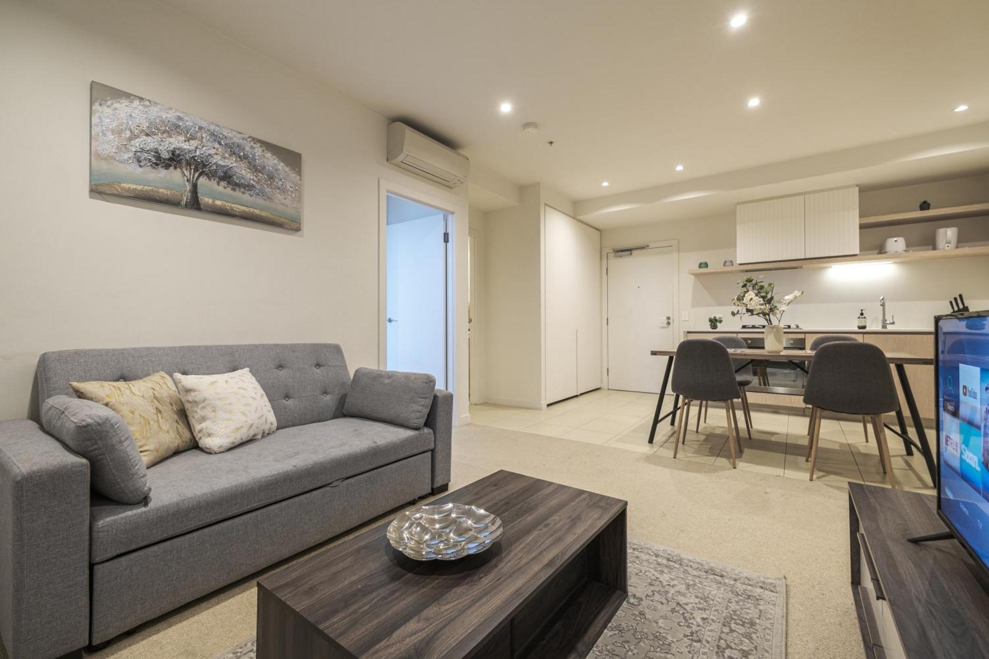 Brand New 2br2ba Caulfield Parkbalcony Poolgym Apartment Melbourne