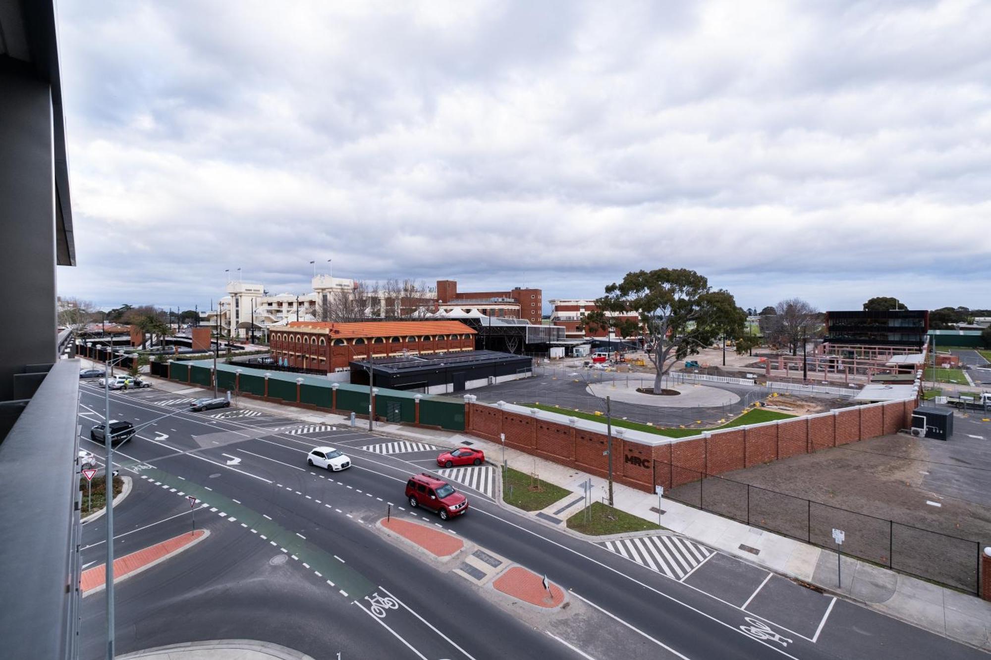 Brand New 2br2ba Caulfield Parkbalcony Poolgym