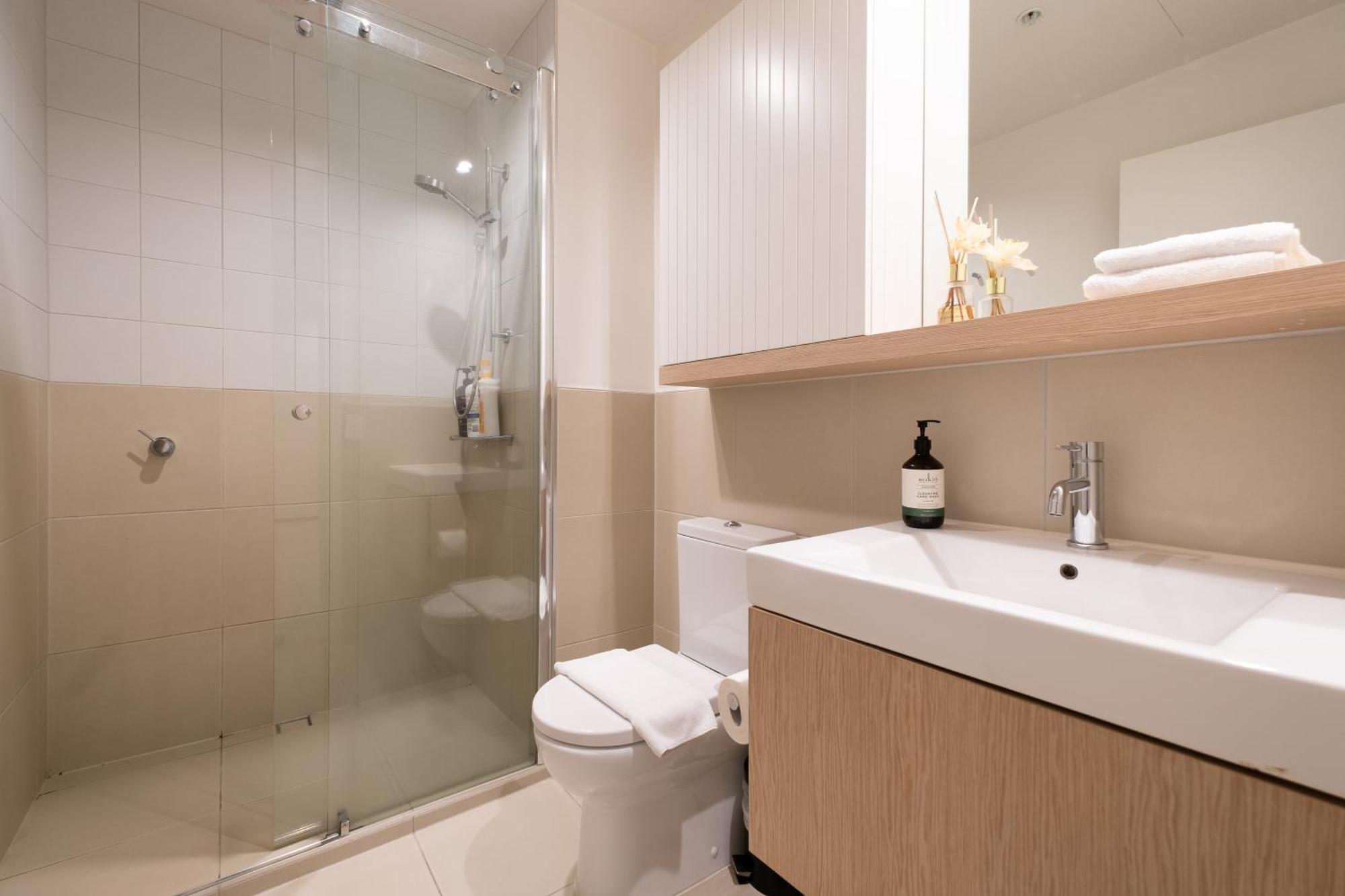 Brand New 2br2ba Caulfield Parkbalcony Poolgym * Melbourne