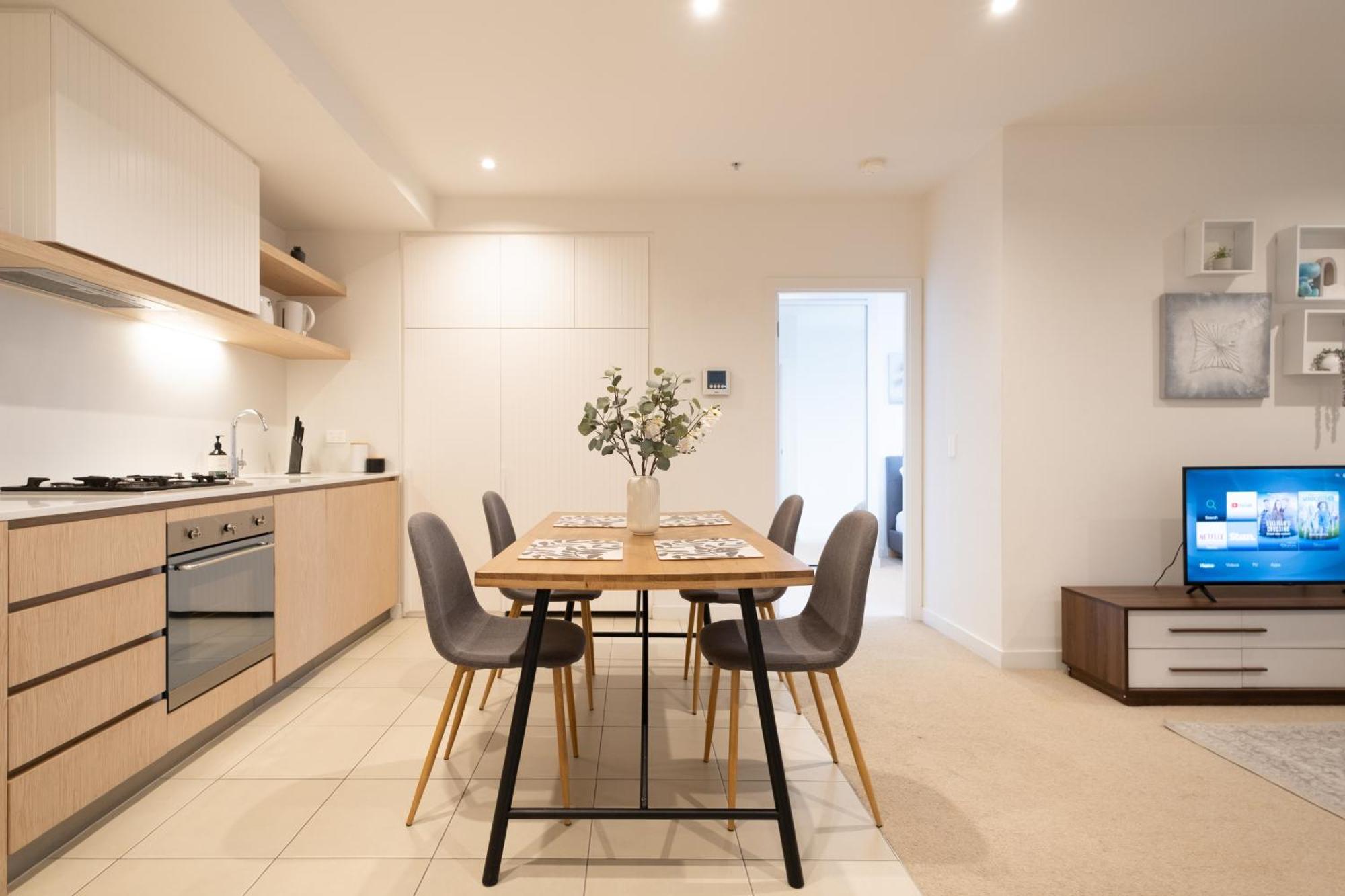 Brand New 2br2ba Caulfield Parkbalcony Poolgym Apartment Melbourne