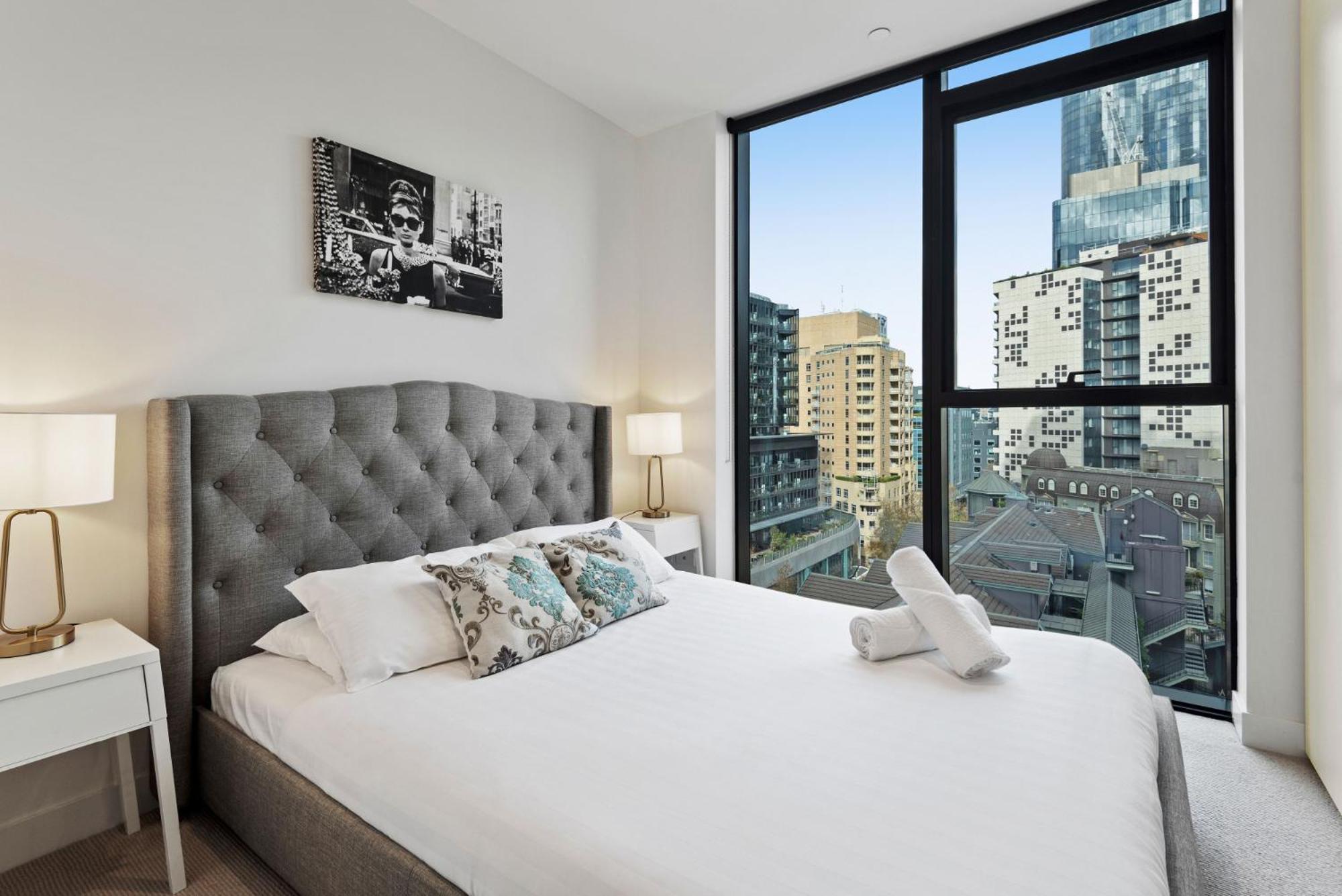 Bright With Views In Trendy Locale *