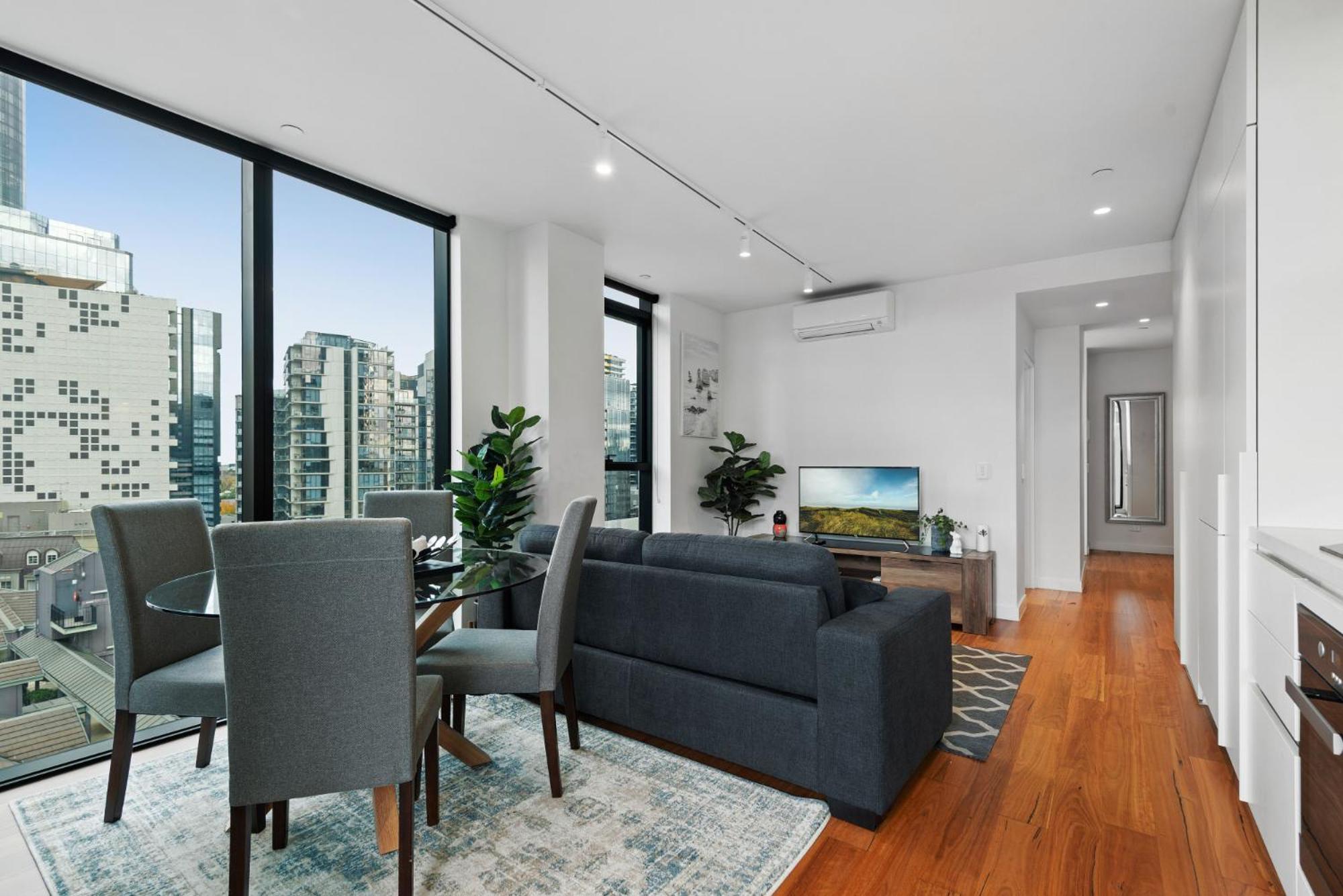 Bright With Views In Trendy Locale Apartment Melbourne