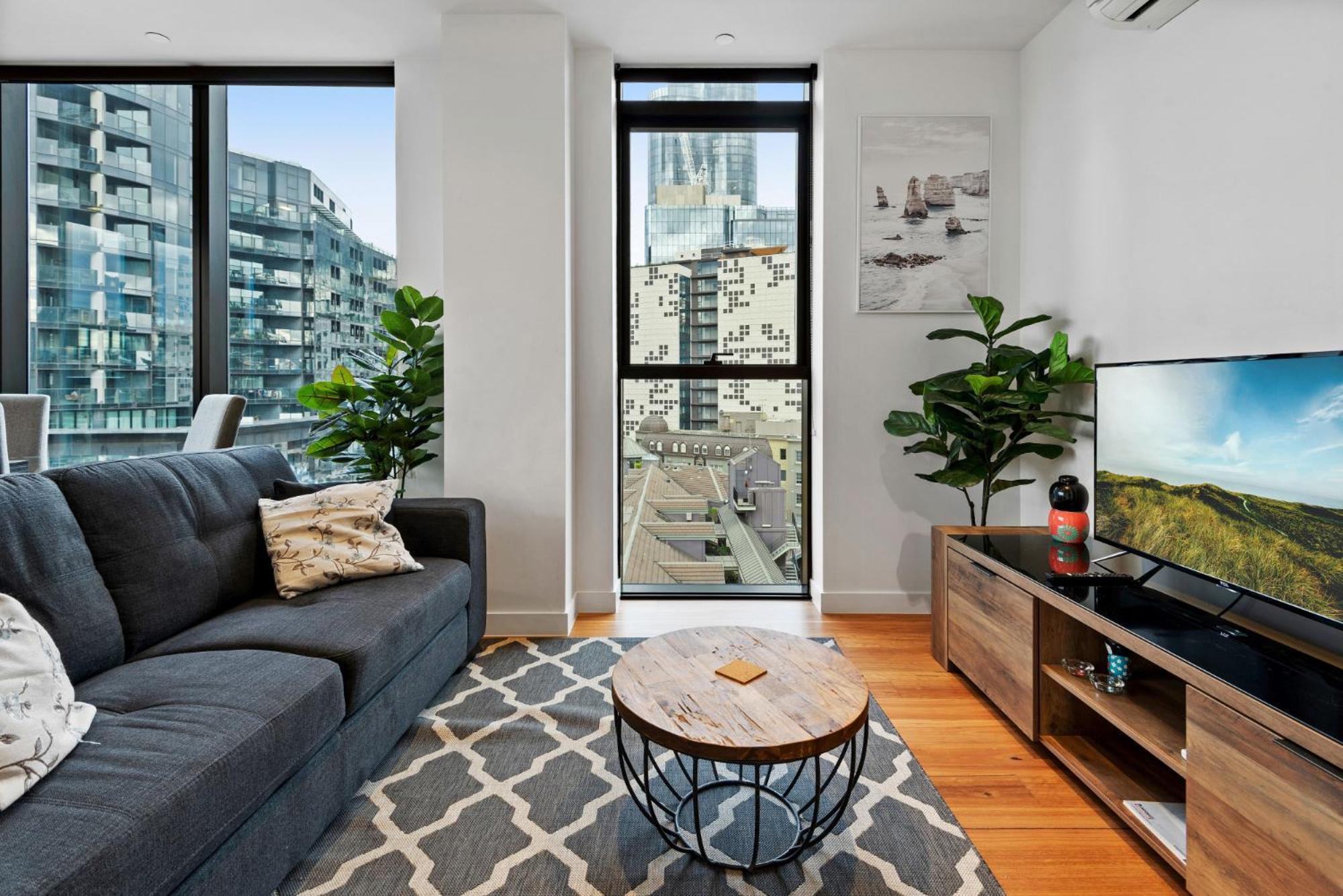 Bright With Views In Trendy Locale Apartment