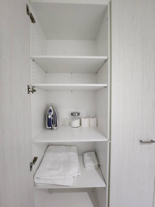 Apartment Modern 1 Bedroom In Docklands Melbourne