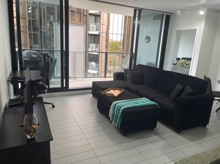 Modern 1 Bedroom In Docklands Apartment