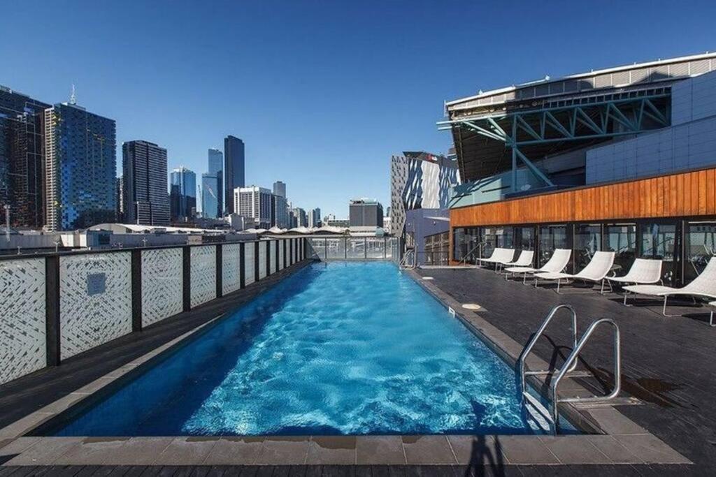 Modern 1 Bedroom In Docklands Melbourne