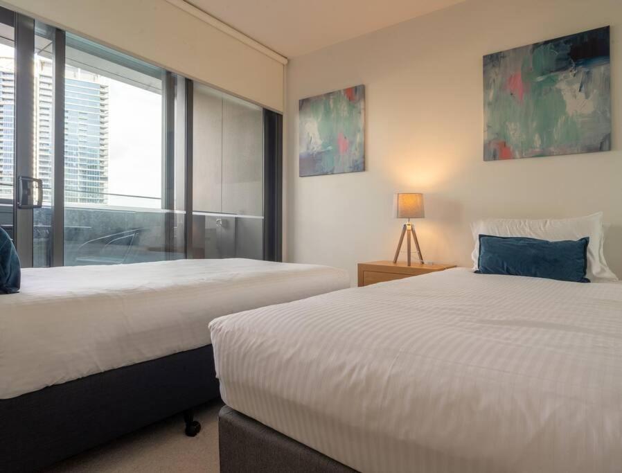 Wyndel Two Bedroom Mel883col2610n * Melbourne