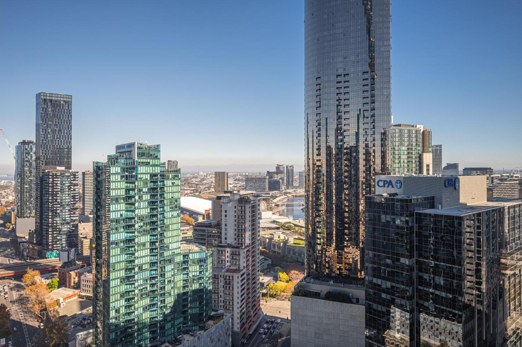 Elevated Lifestyle In Melb Landmark- Spacious 2b2b Apartment Melbourne