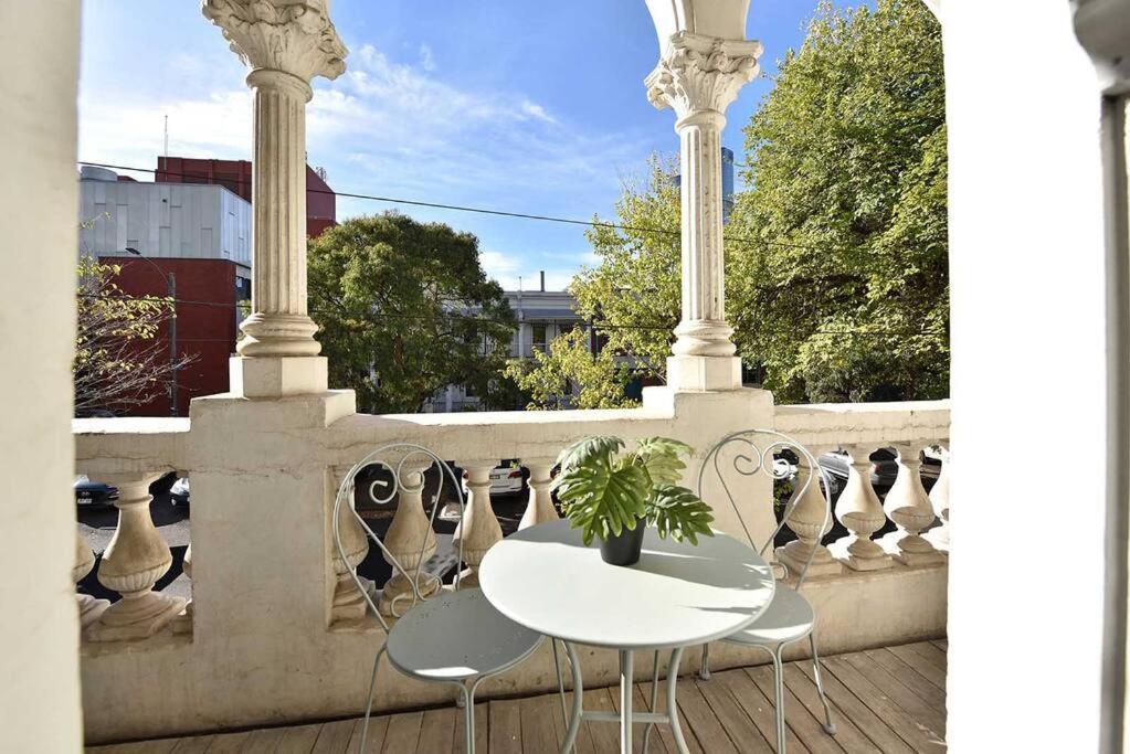 53cr5 - New Loft Style Nxt 2 Rmit! Sofa Bed, Ac, Balcony!