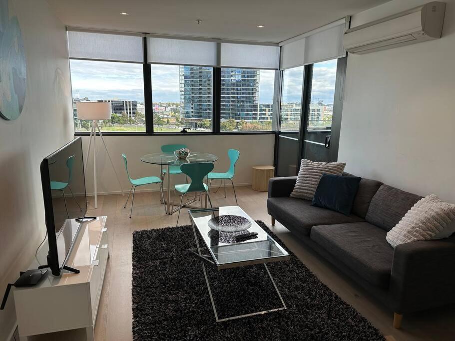 Wyndel Two Bedroom Mel883col2610n *