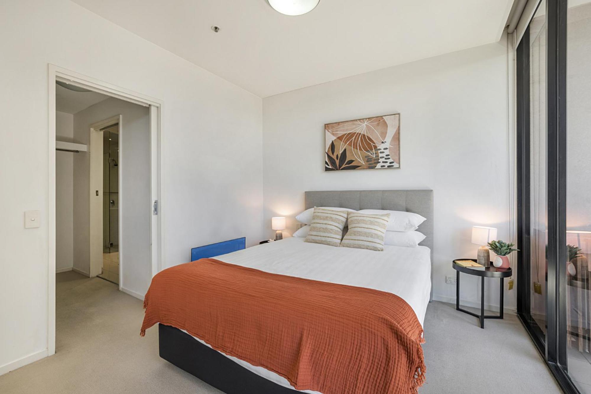 Apartment Spacious 1-bed Unit In Heart With Gym And Pool