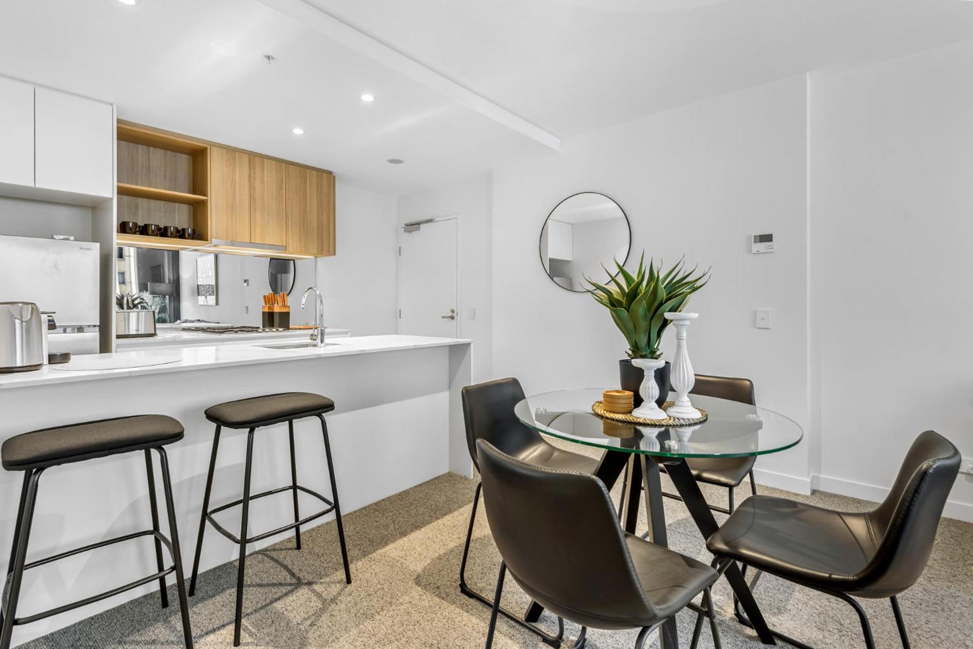 Modern Southbank 2-bed With Gym & Pool Apartment