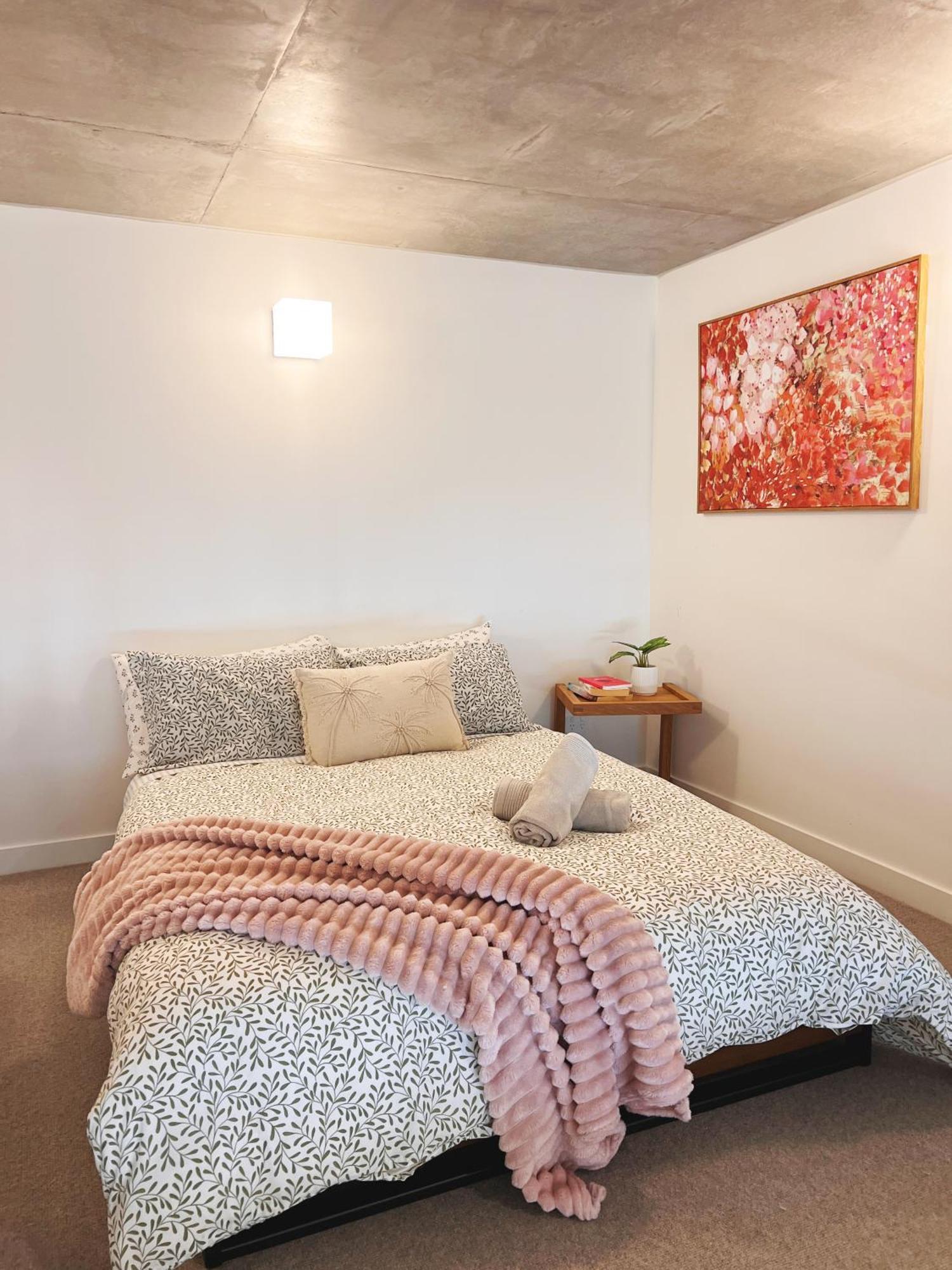 Luxury Docklands Loft 2b1b River View & Free Parking