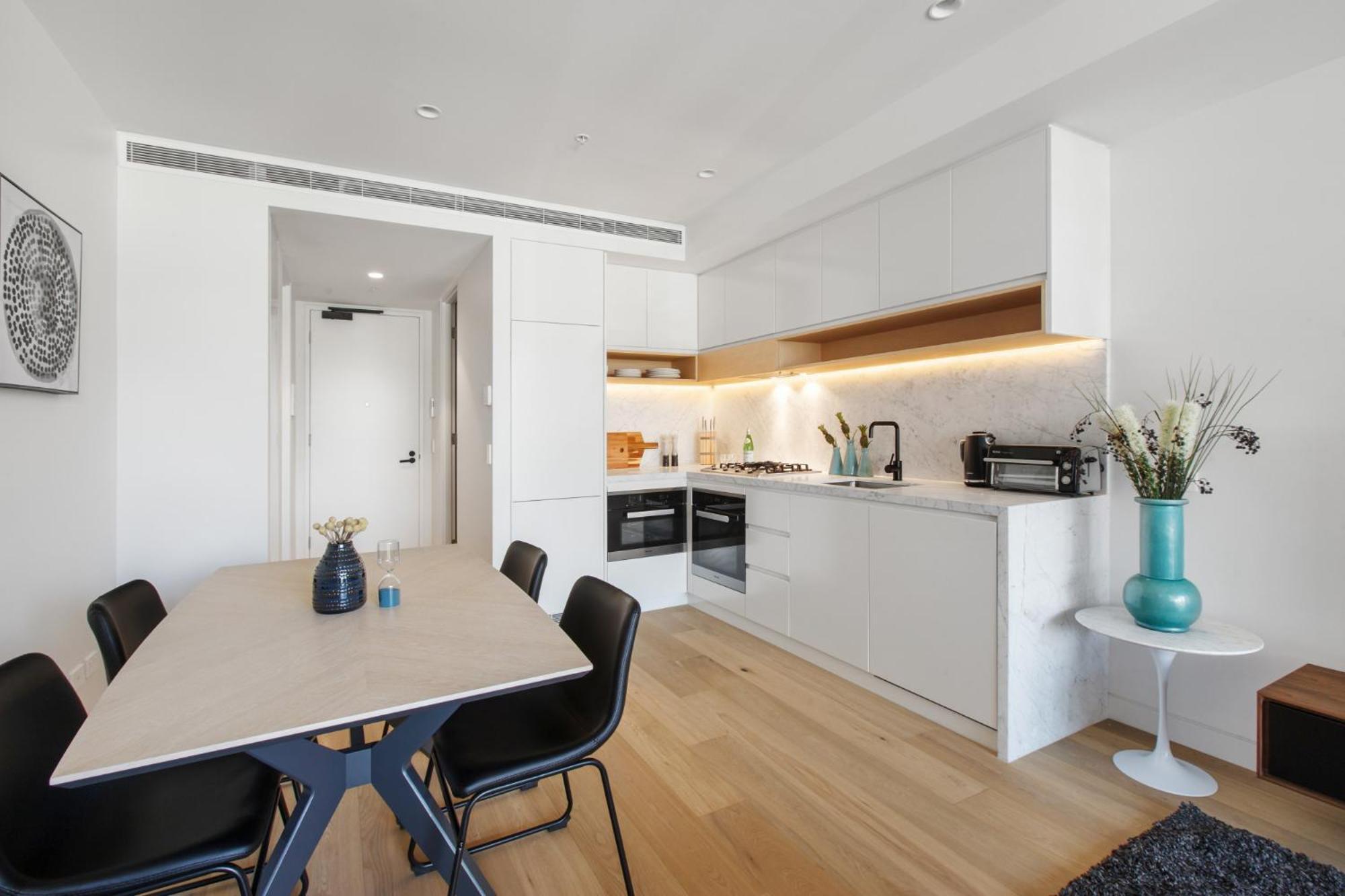 Chic 1-bed With A Sleek Balcony Near Shops Apartment *