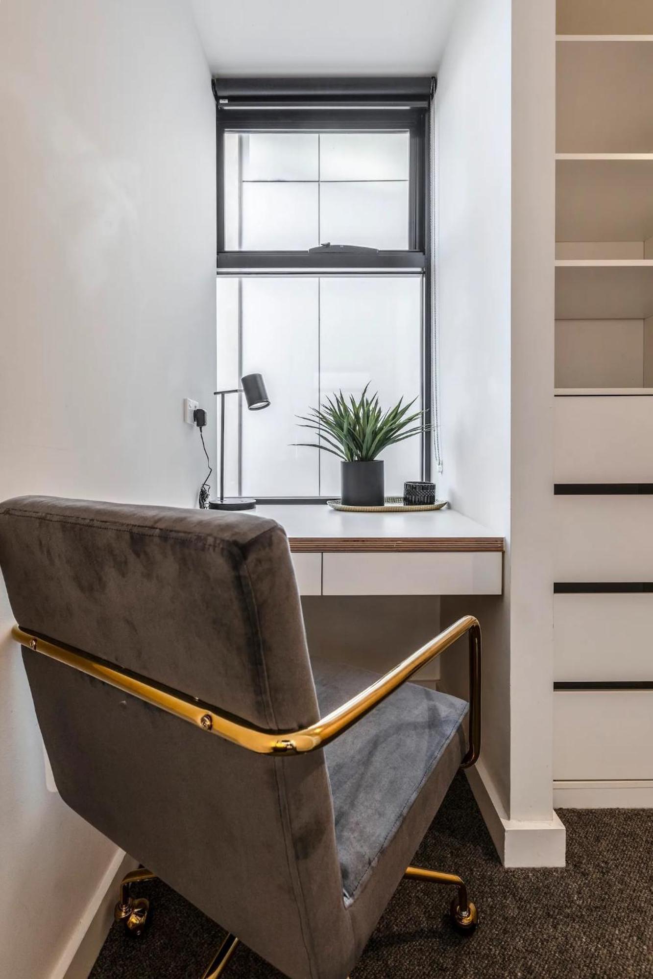 Bridge Rd Work, Rest & Play In Bustling Richmond Apartment
