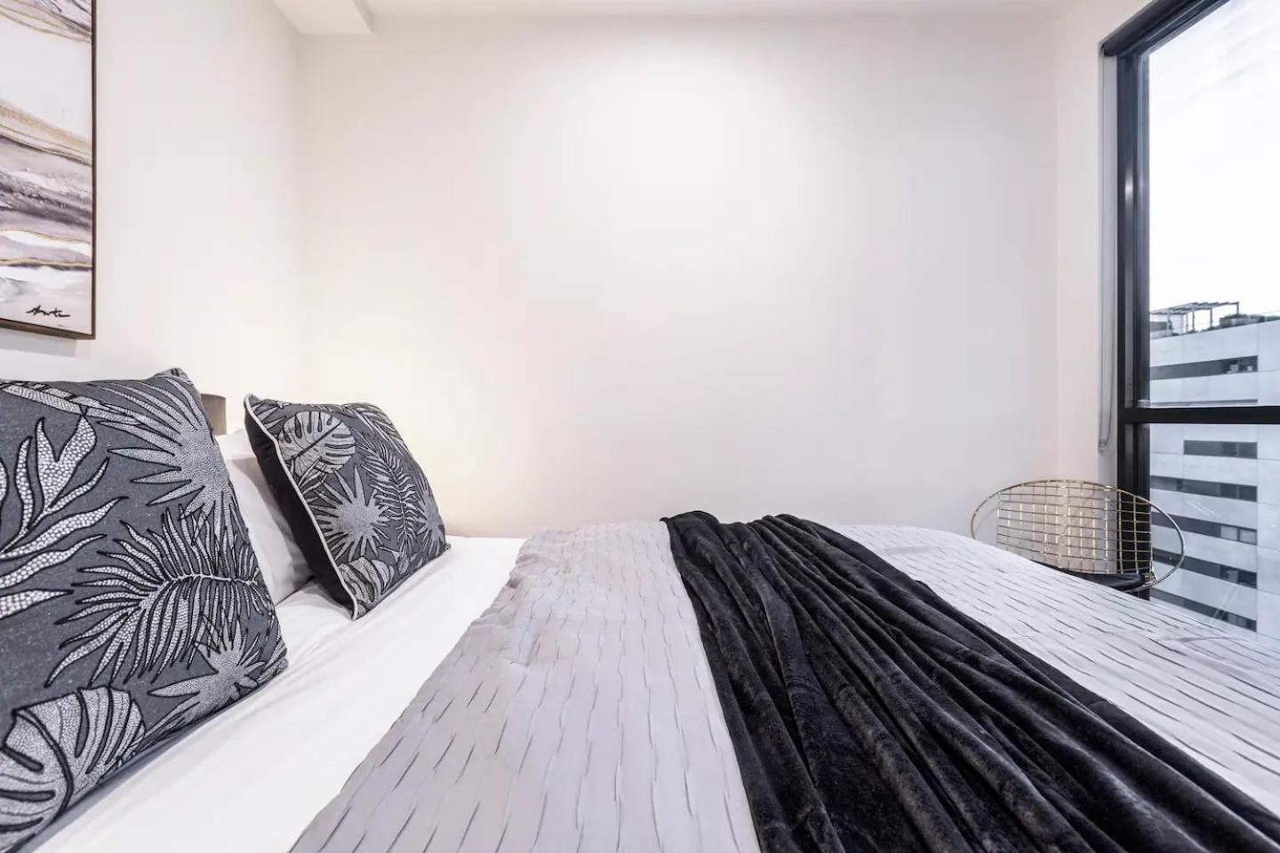 Bridge Rd Work, Rest & Play In Bustling Richmond Apartment *