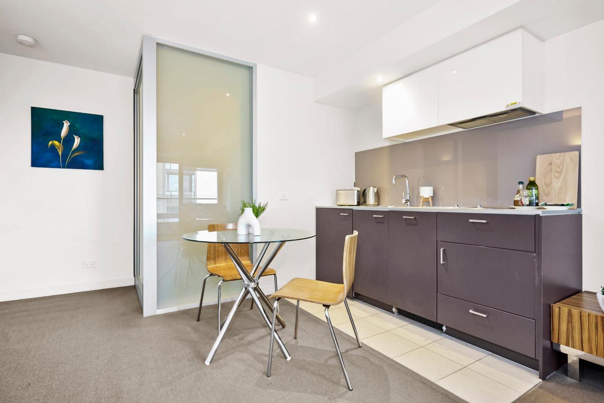 Charming 1-bed On St Kilda Rd *