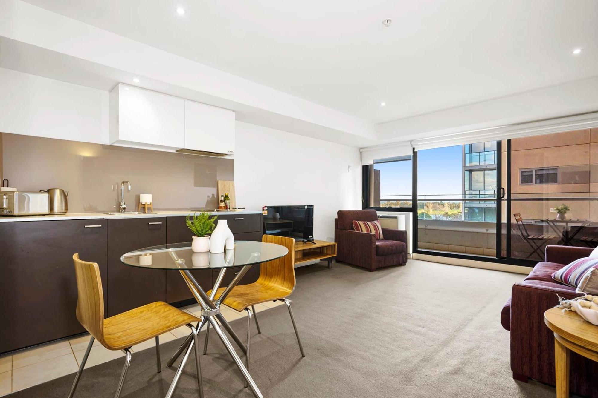 Charming 1-bed On St Kilda Rd Apartment Melbourne
