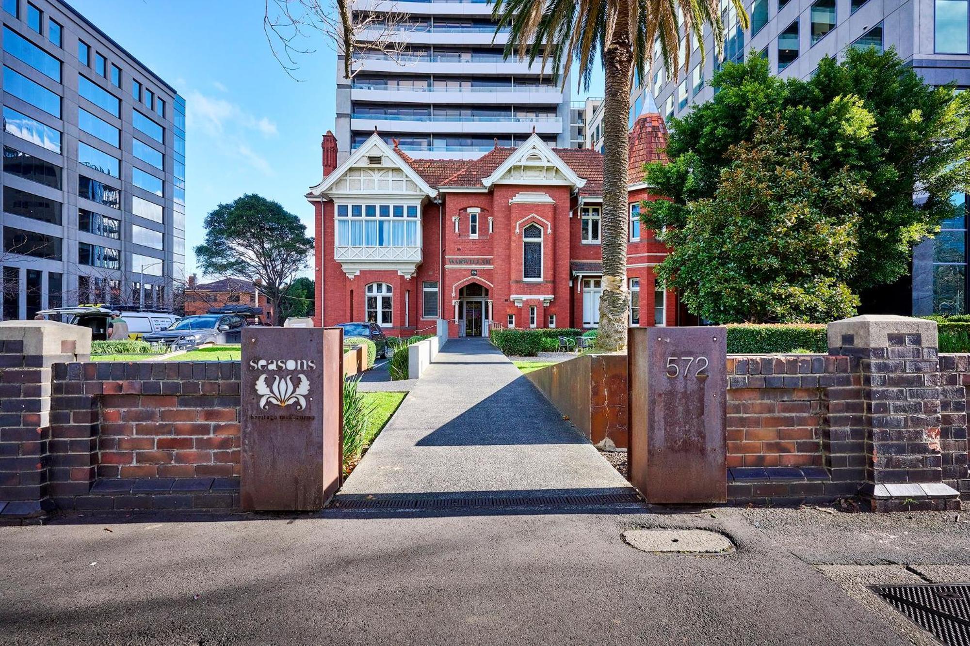Charming 1-bed On St Kilda Rd Apartment Melbourne