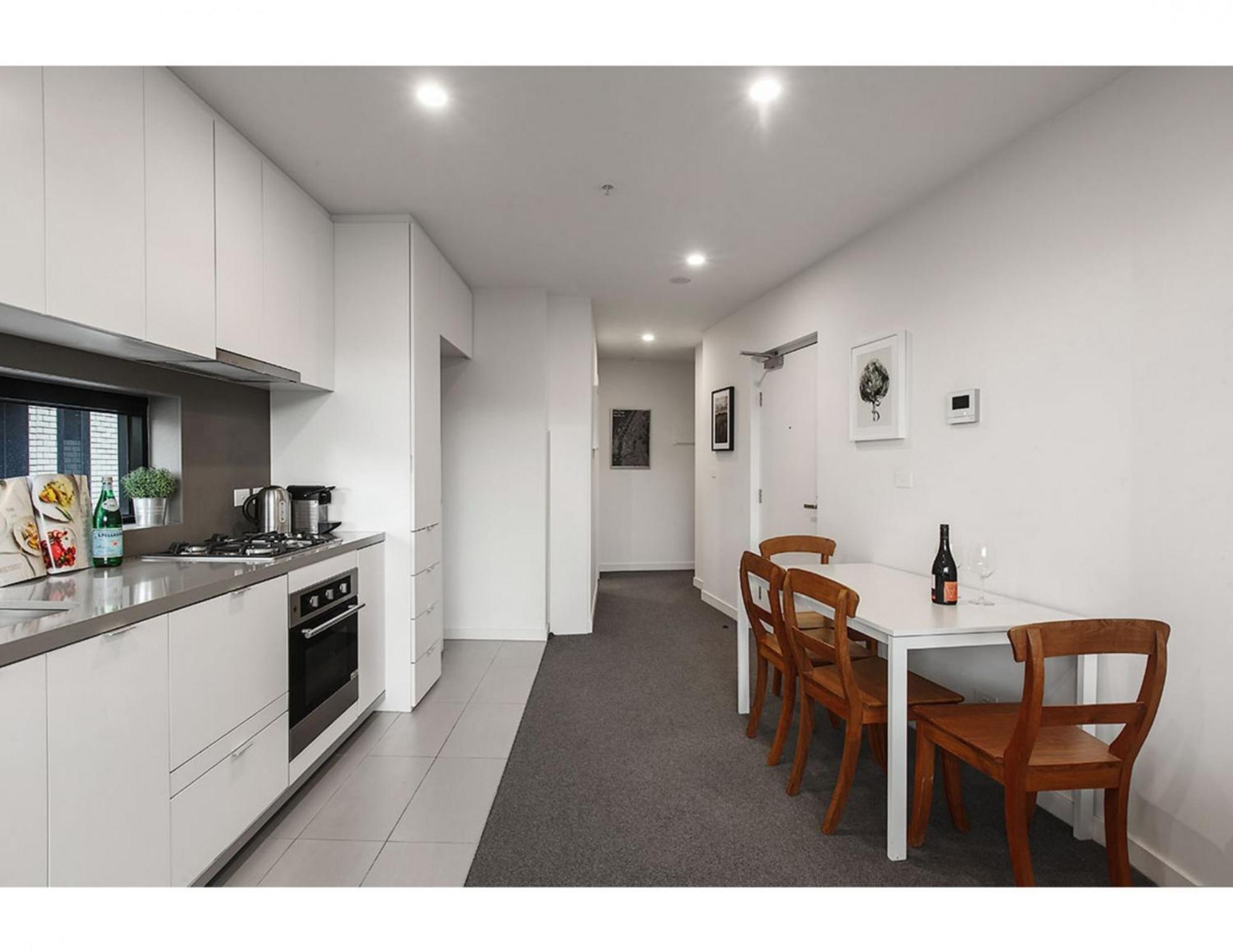 Modern 2 Bed In Trendy Collingwood * Melbourne