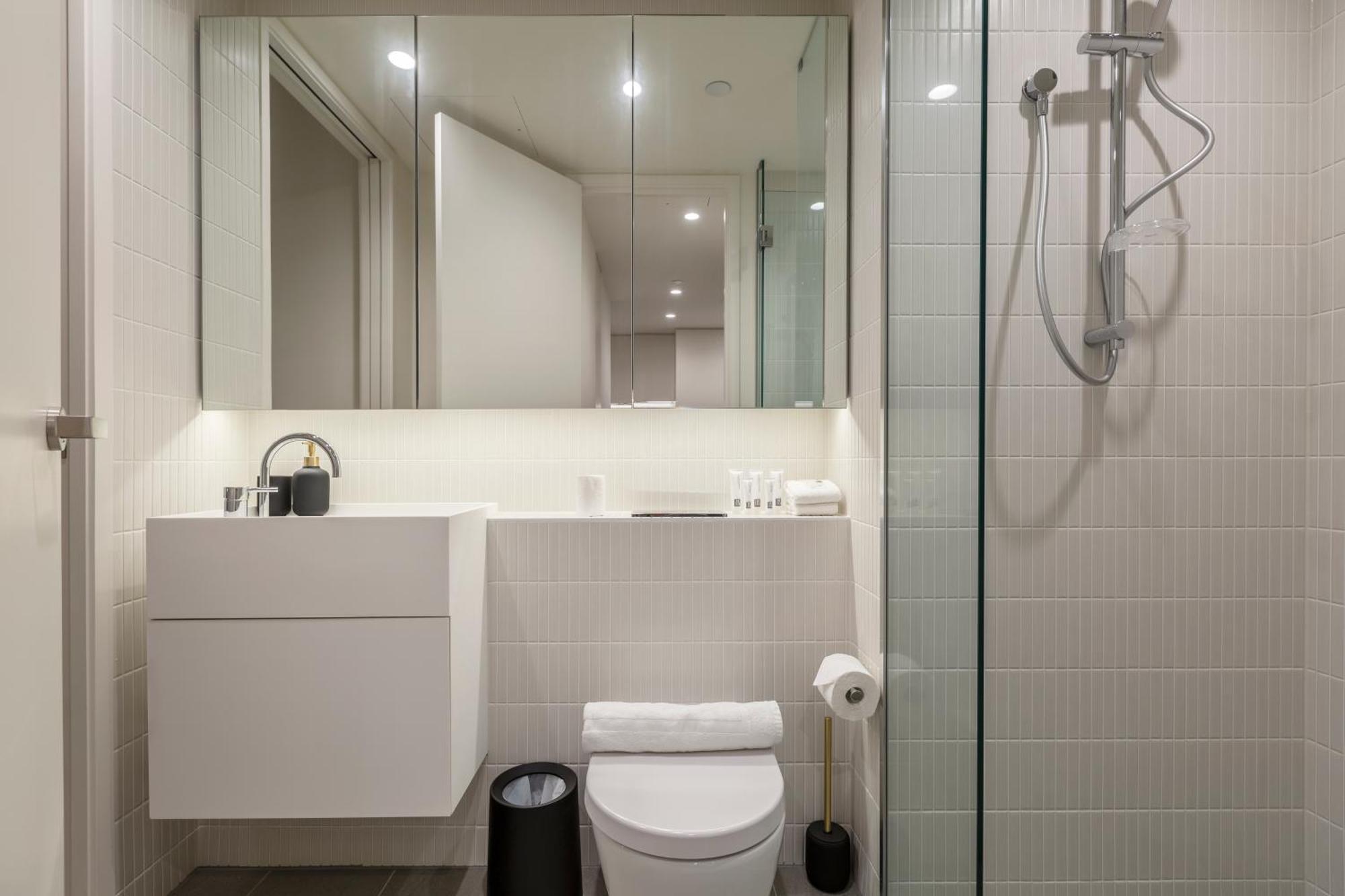 Ritzy In Iconic Australia 108 With Views