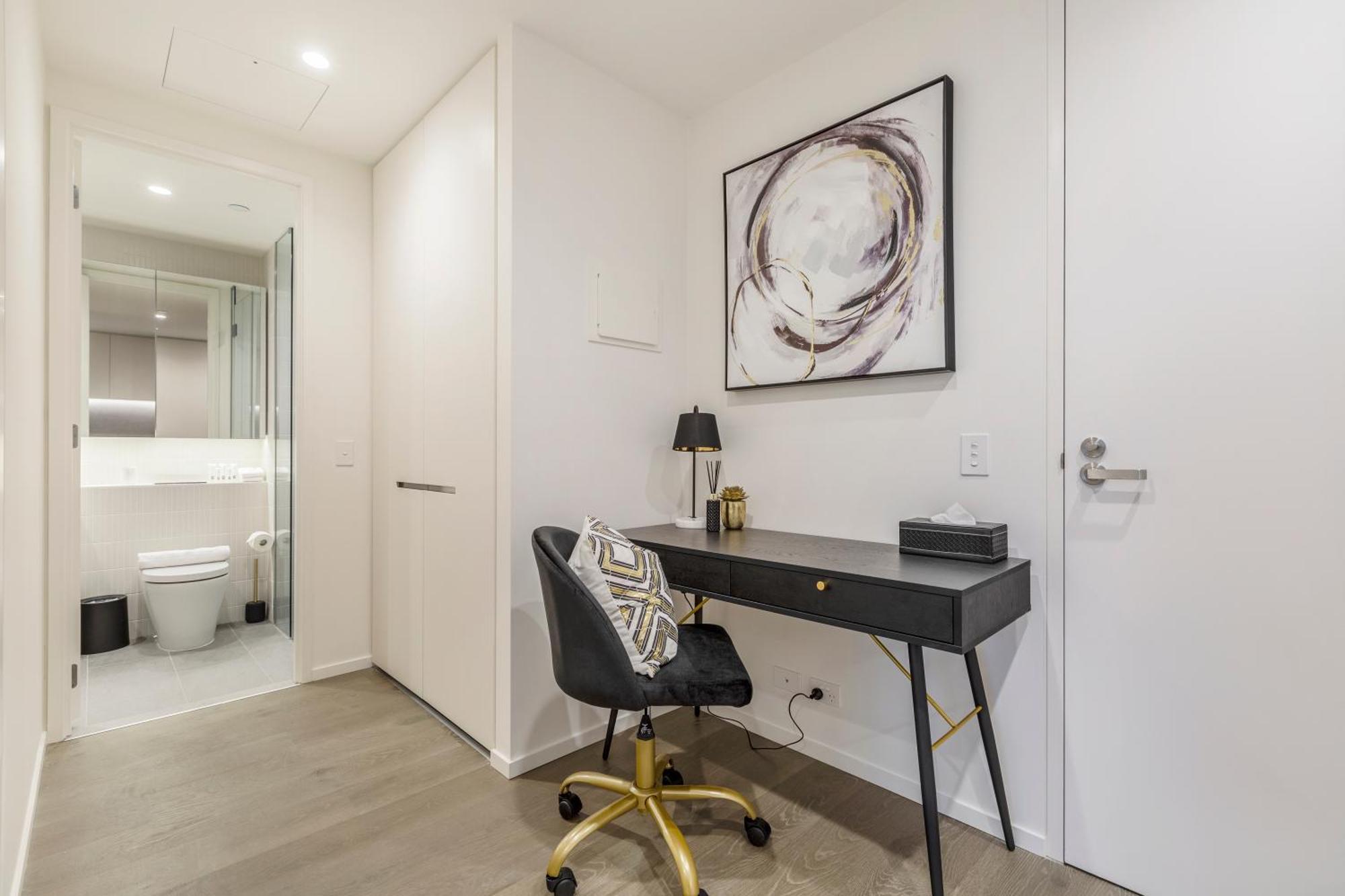 Ritzy In Iconic Australia 108 With Views