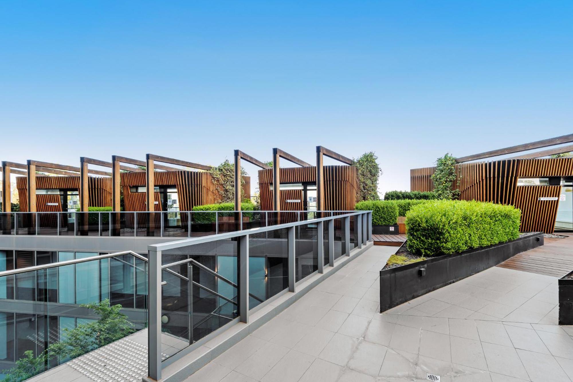 Modern 1-bed & Views, Steps From Racecourse Apartment Melbourne