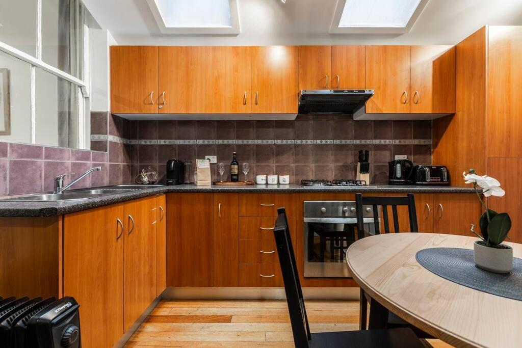 A Carlton Classic - Quaint Inner-city Getaway *