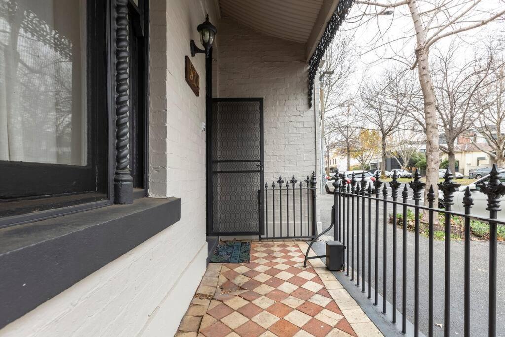 A Carlton Classic - Quaint Inner-city Getaway Holiday home Melbourne