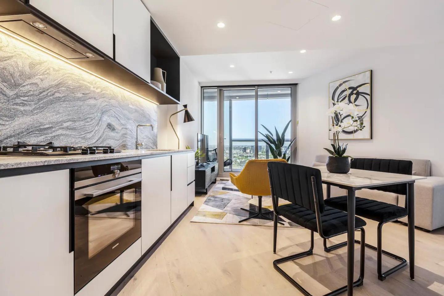 West Side Explore Downtown Melb In Chic