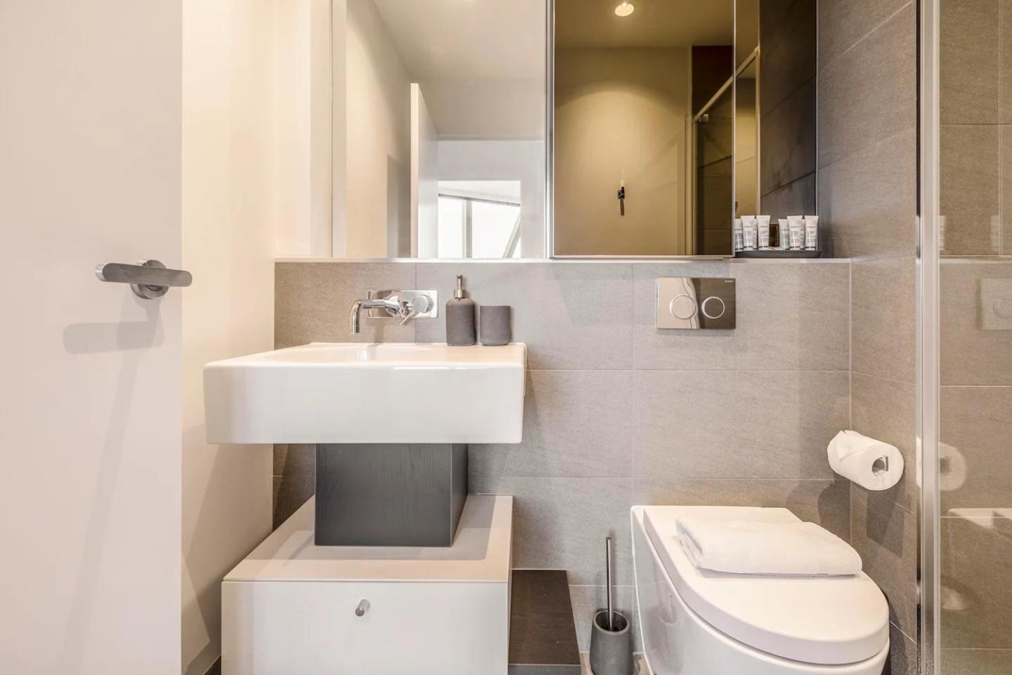 Apartment West Side Explore Downtown Melb In Chic