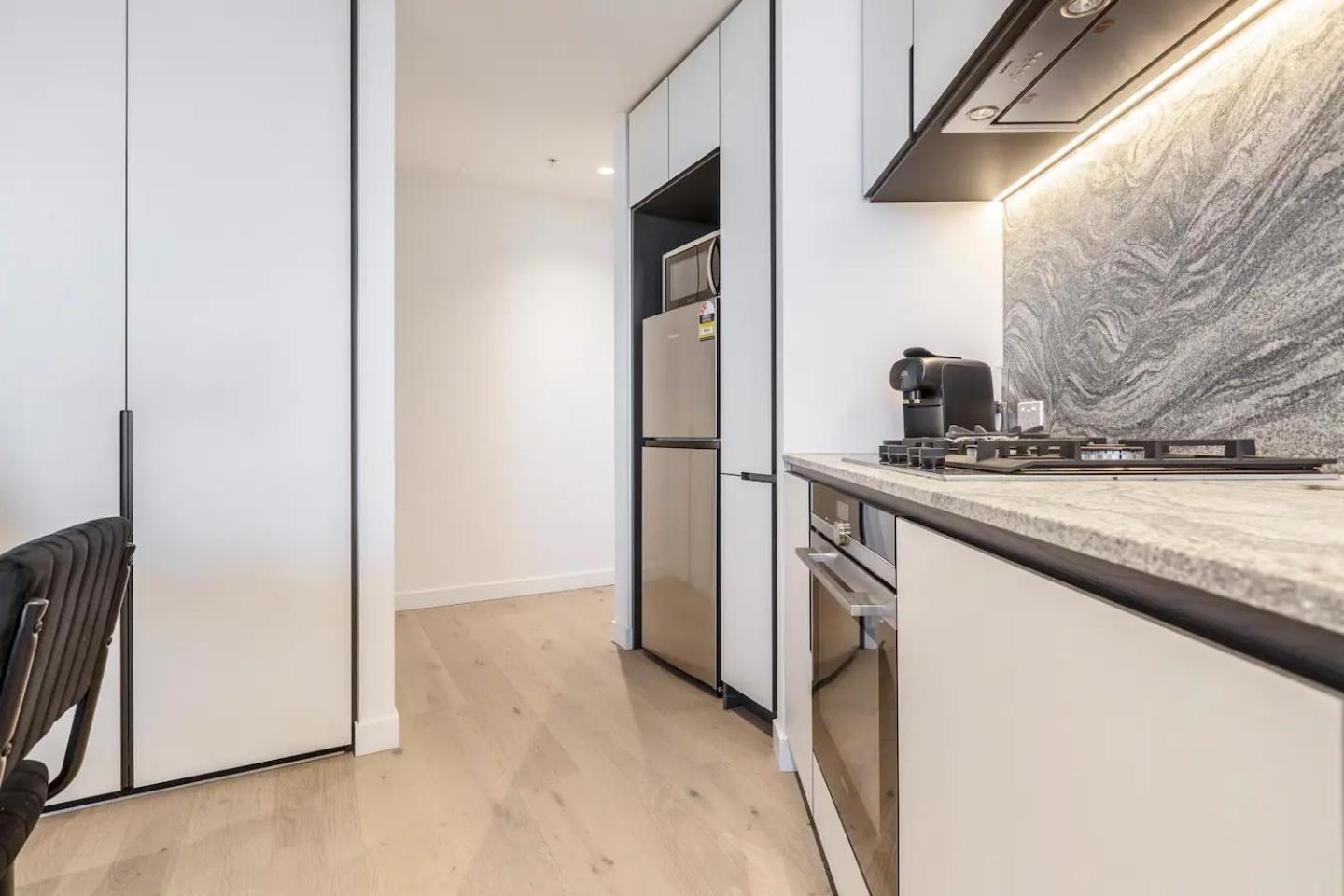 West Side Explore Downtown Melb In Chic Apartment
