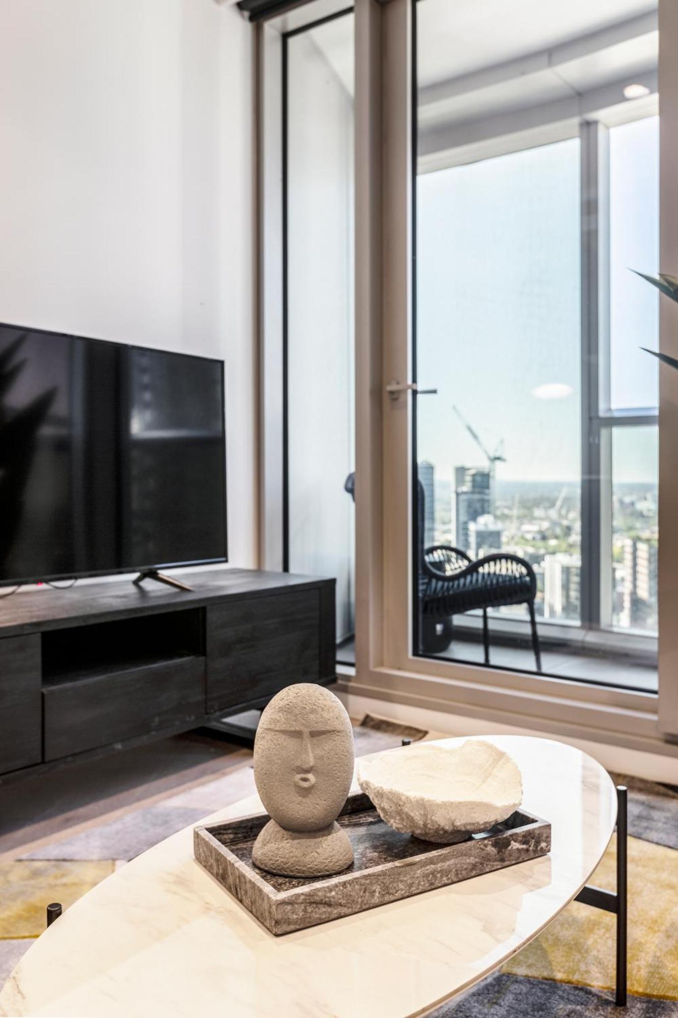 West Side Explore Downtown Melb In Chic Apartment