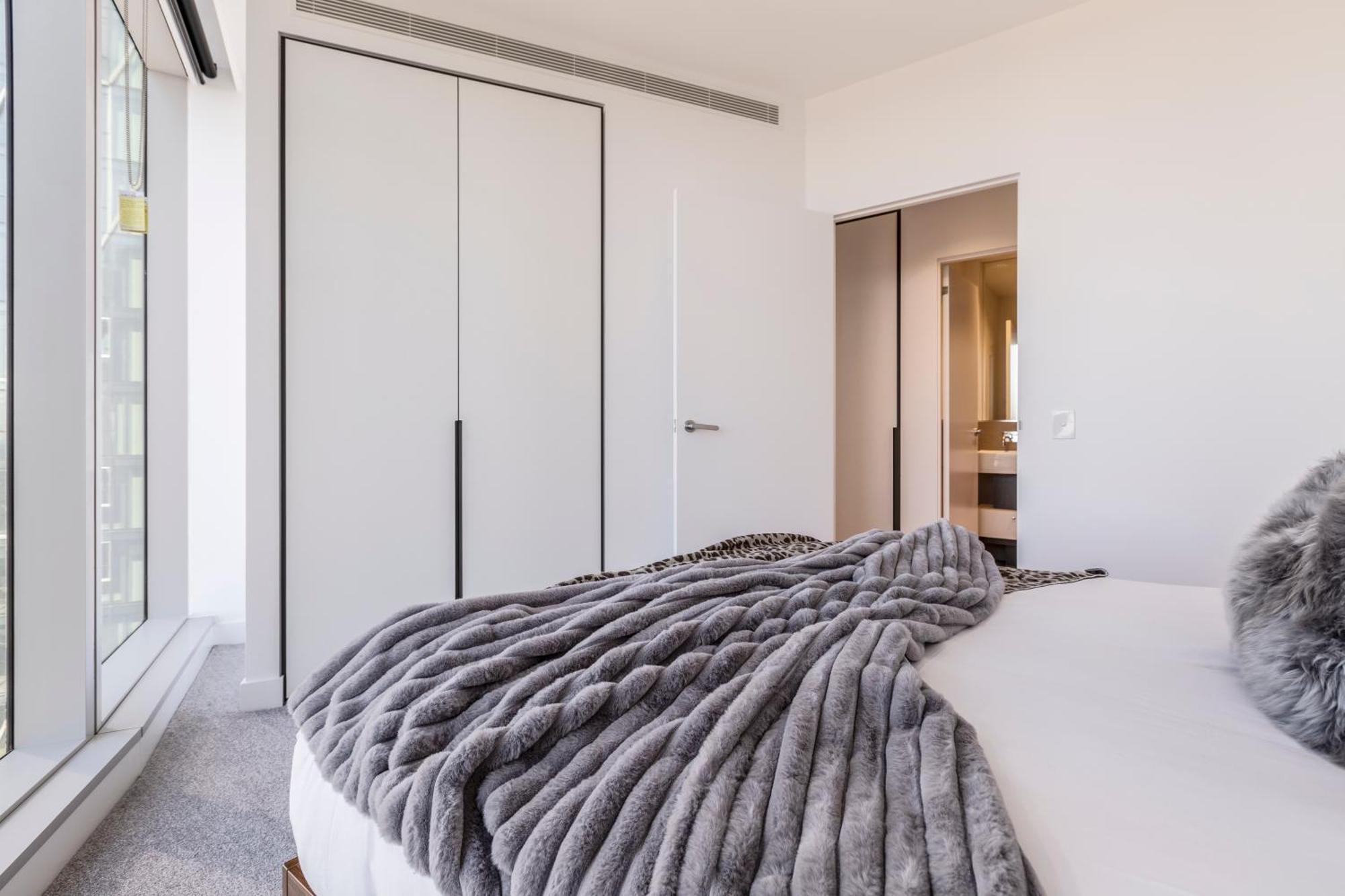 West Side Explore Downtown Melb In Chic Apartment