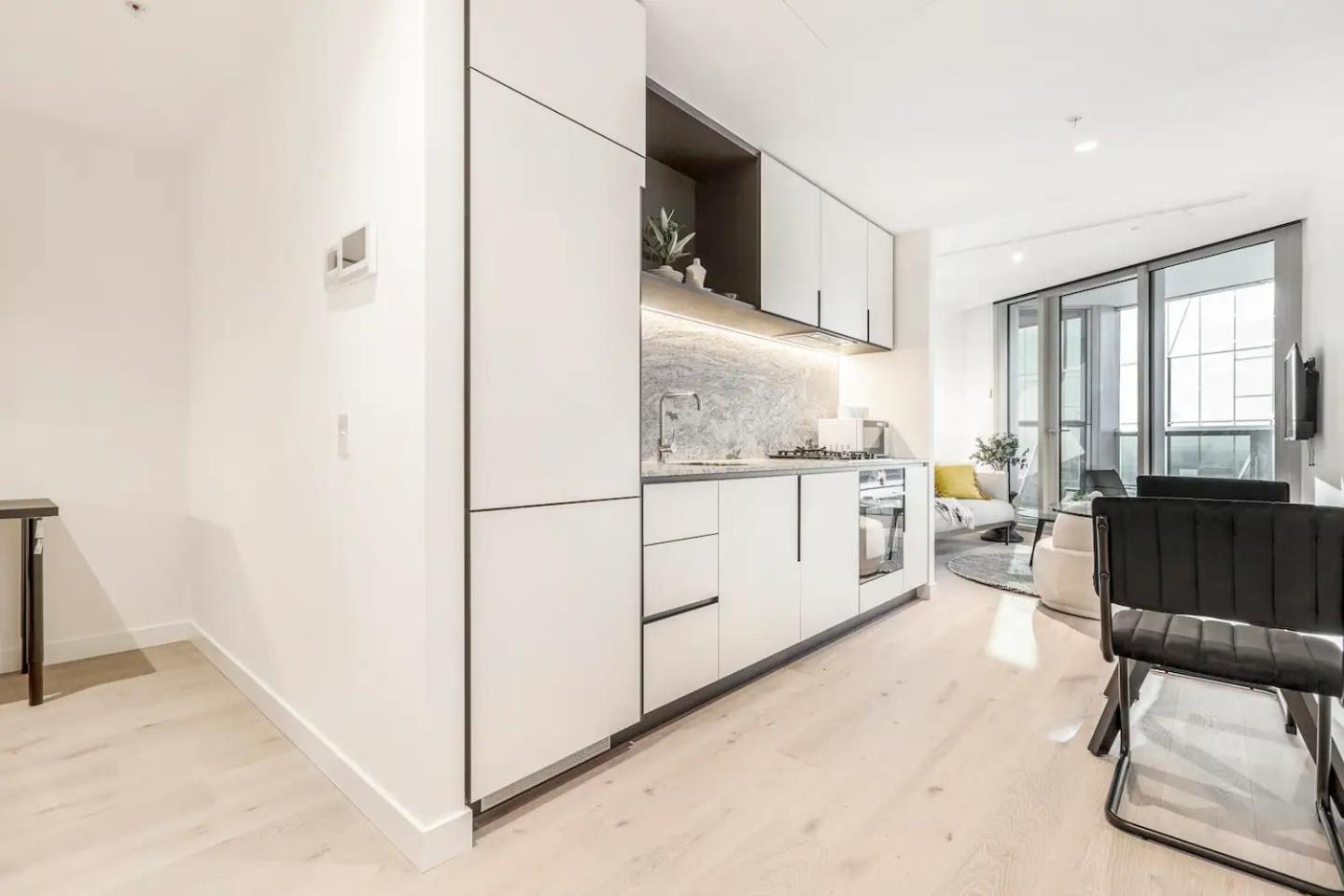 Apartment West Side Trendy Cbd Livingworkshoprestplay Melbourne