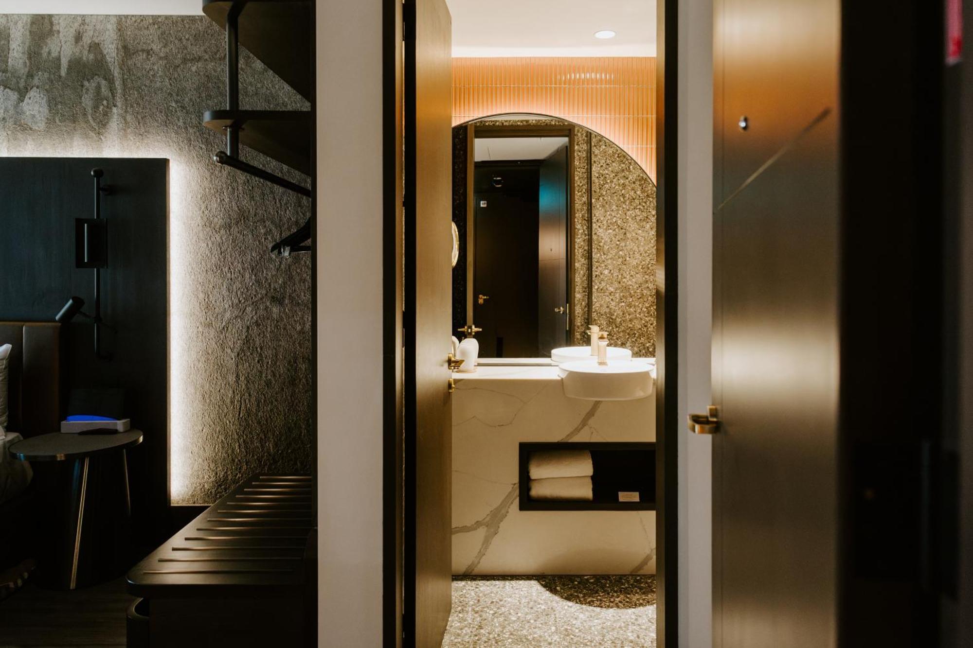 The Motley Richmond, Tapestry Collection By Hilton 4* Melbourne