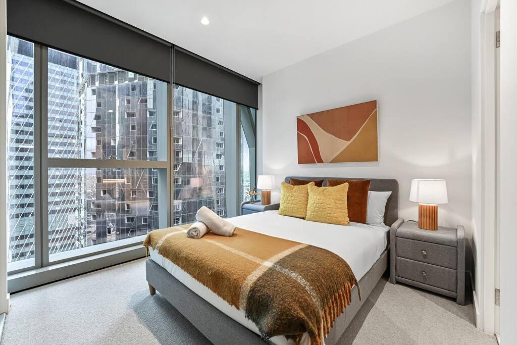 Callie-2b2b-freewifi-stunningview-next To Skybus Apartment Melbourne