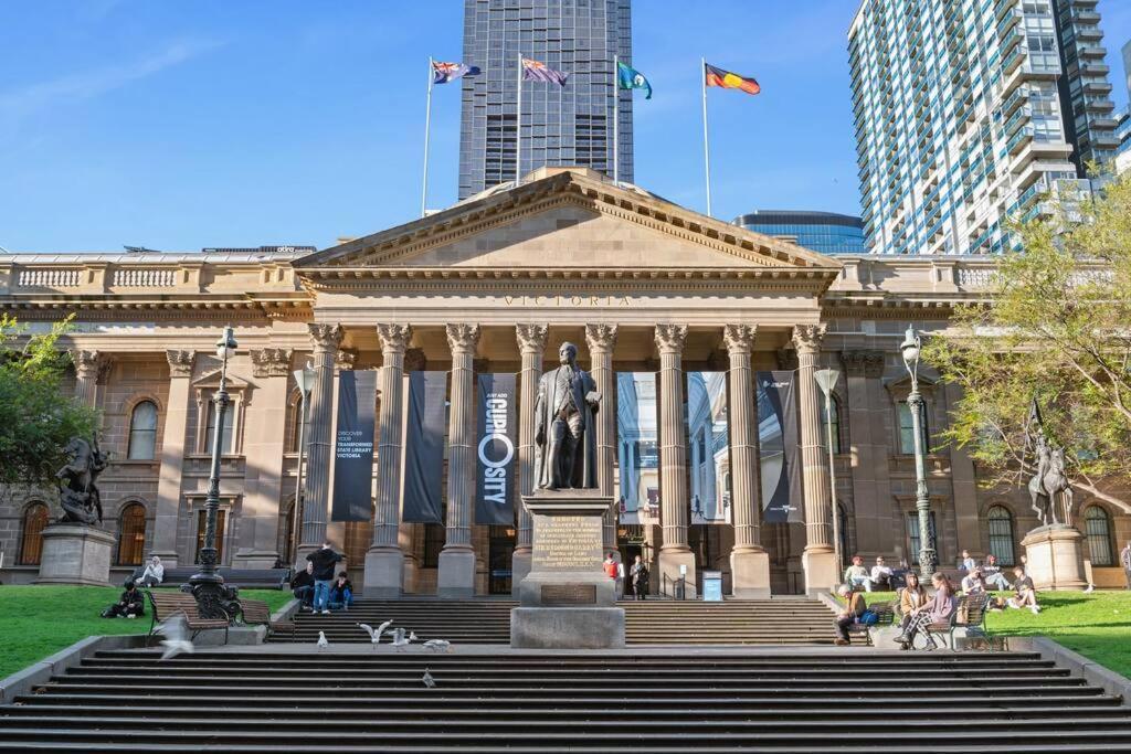 Callie-2b2b-freewifi-stunningview-next To Skybus Apartment Melbourne