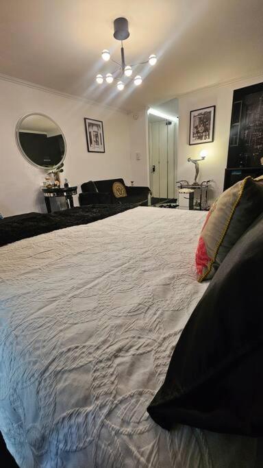Chic Toorak Apartment Melbourne