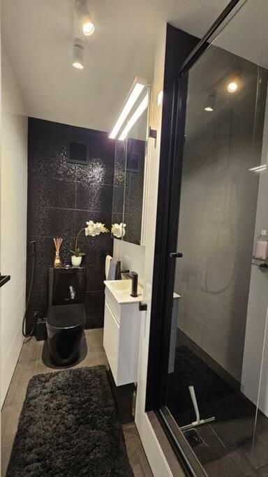 Chic Toorak Apartment *