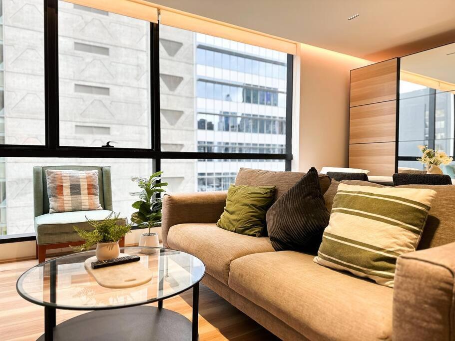 Apartment Stylish Urban Retreat In Cbd *