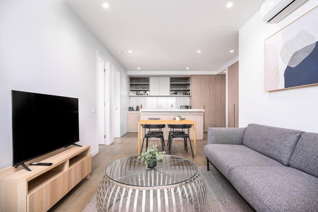 1206 Nine Elm - Port * Melbourne