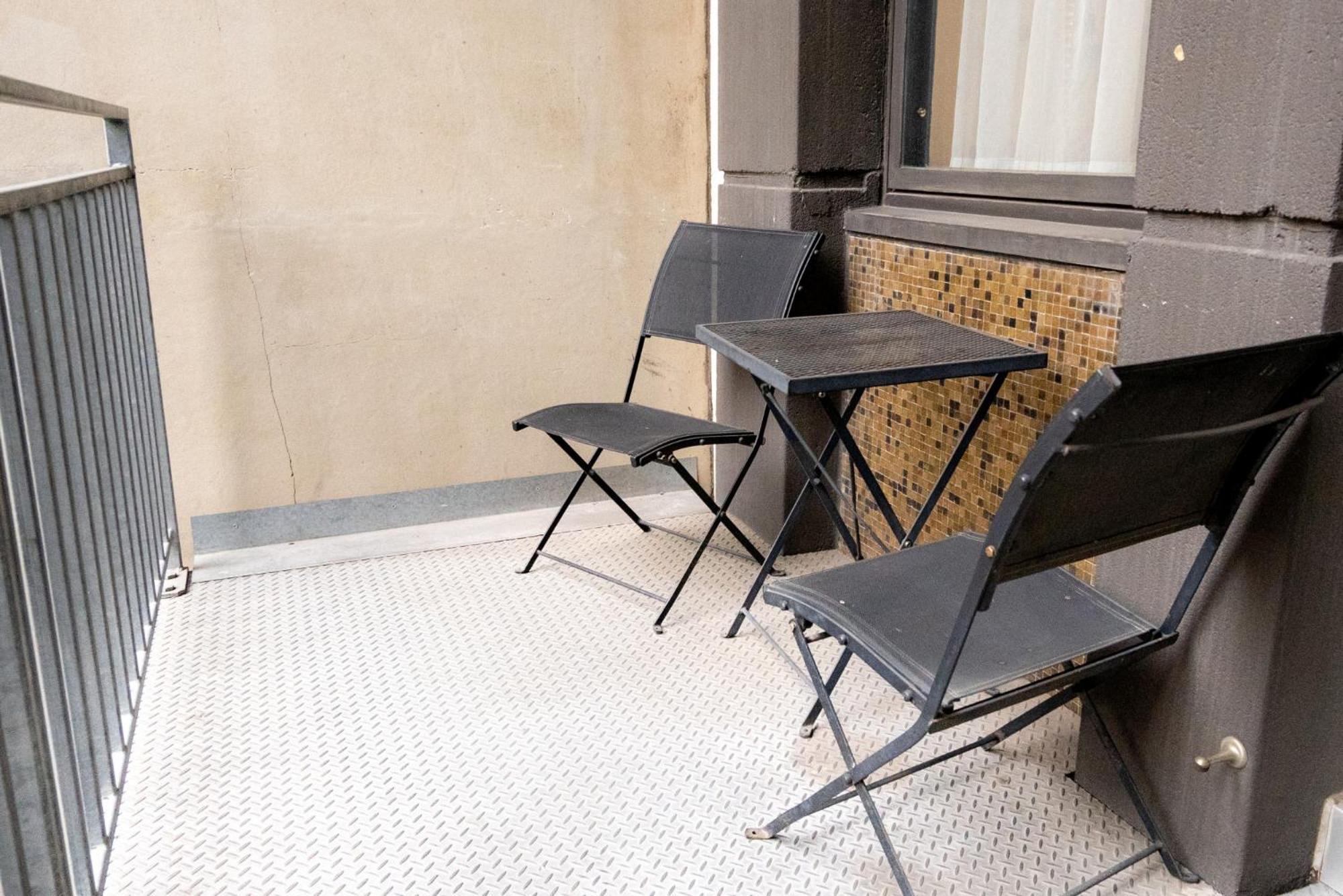 Comfortable 1-bed With Gym Apartment Melbourne