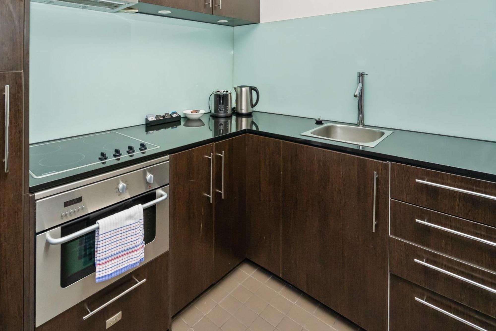 Comfortable 1-bed With Gym Apartment Melbourne