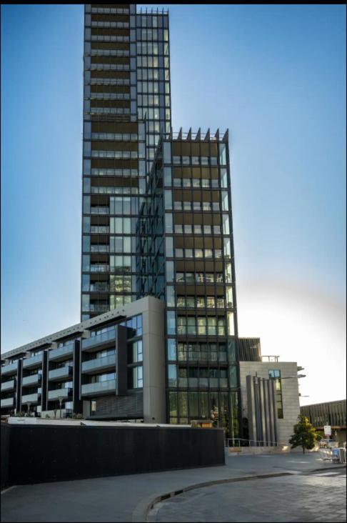 Apartment Vibrant Waterfront Docklands Living