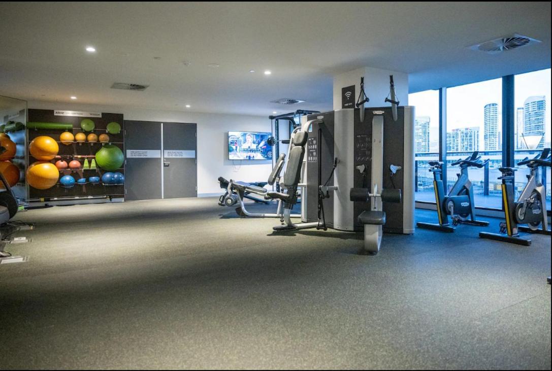 Vibrant Waterfront Docklands Living Apartment *