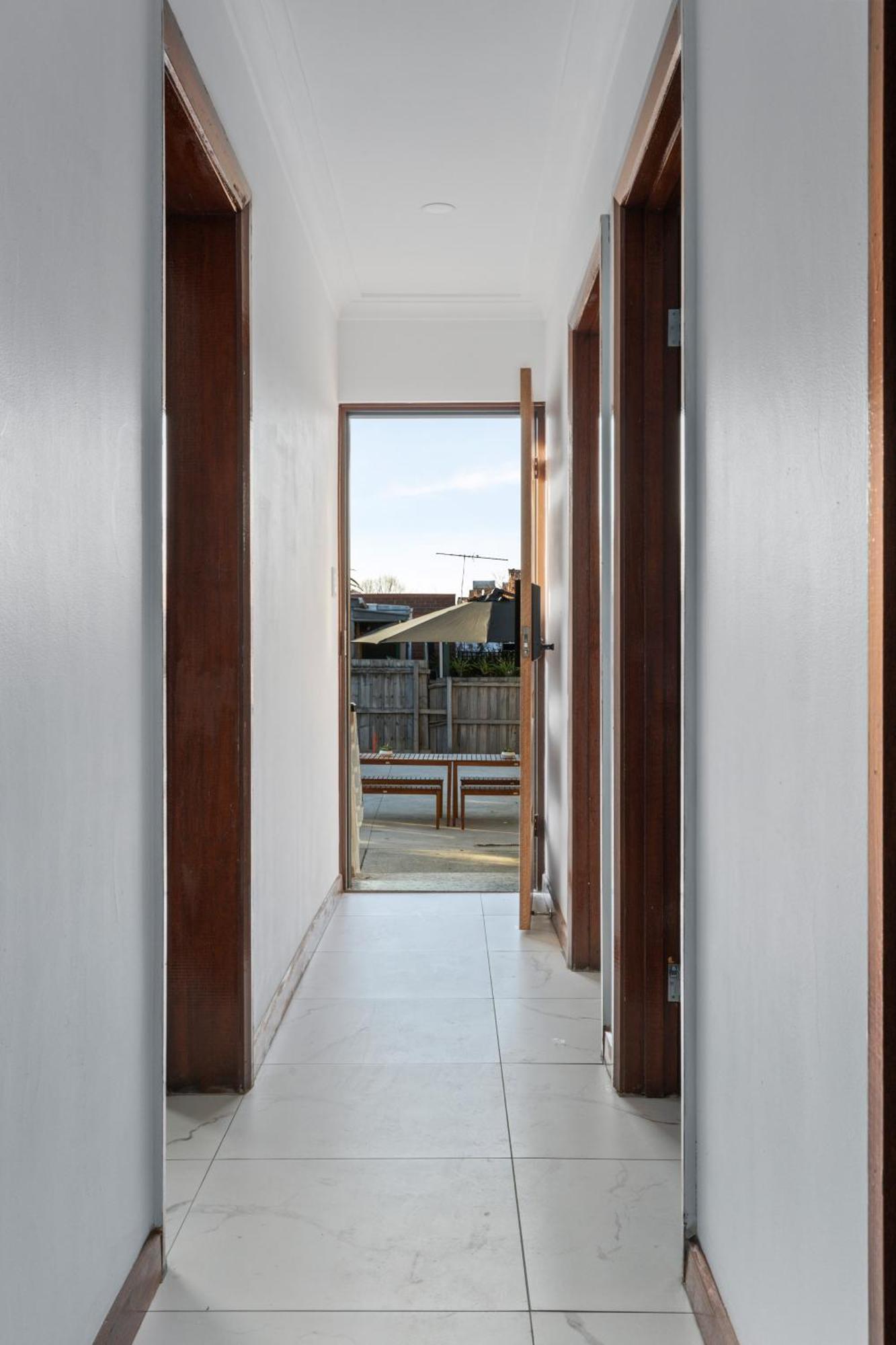 Charming Retreat In Footscray * Melbourne