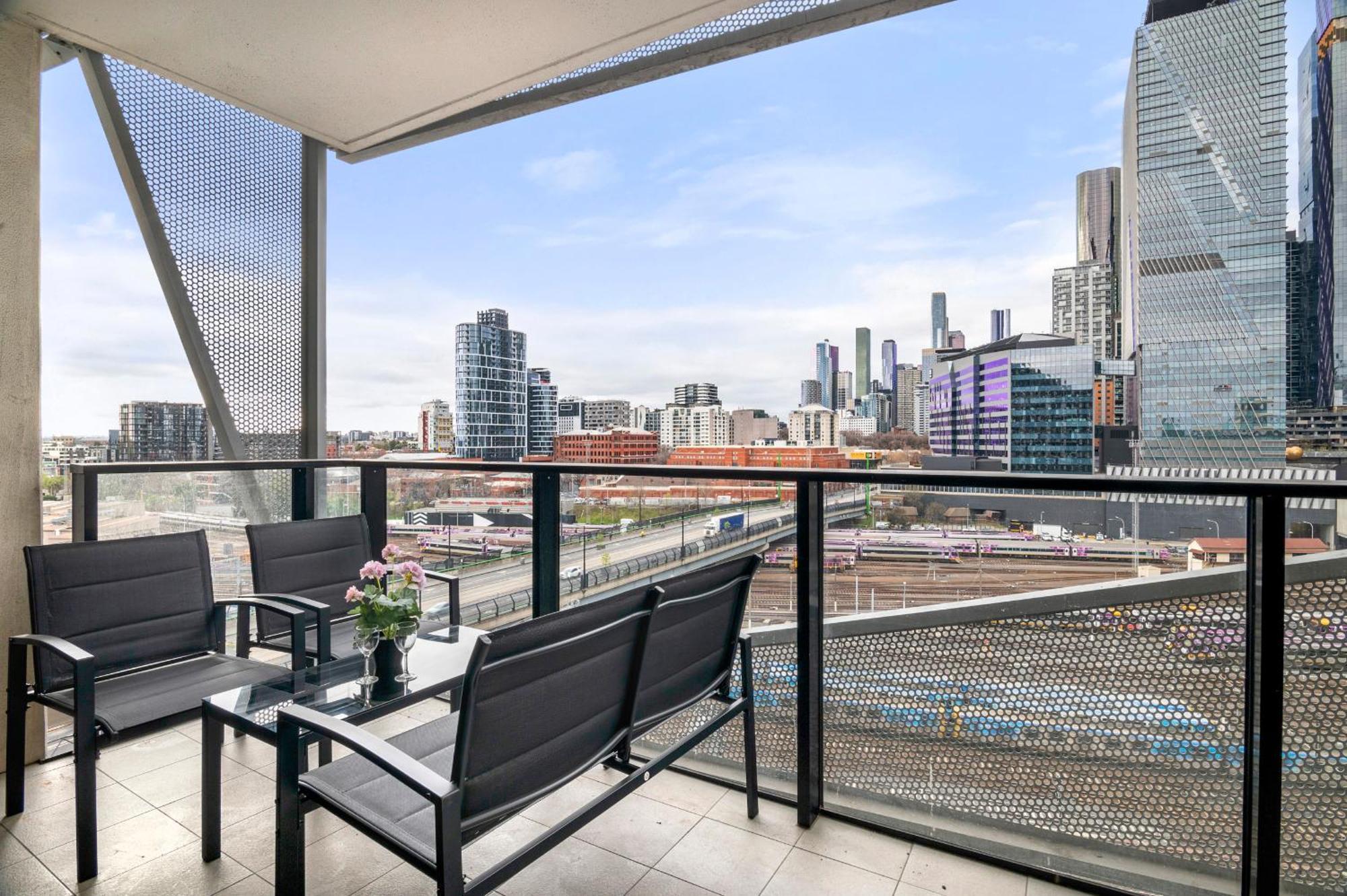 Apartment Rooftop Pool 2br At Marvel Stadium With Free Parking Melbourne
