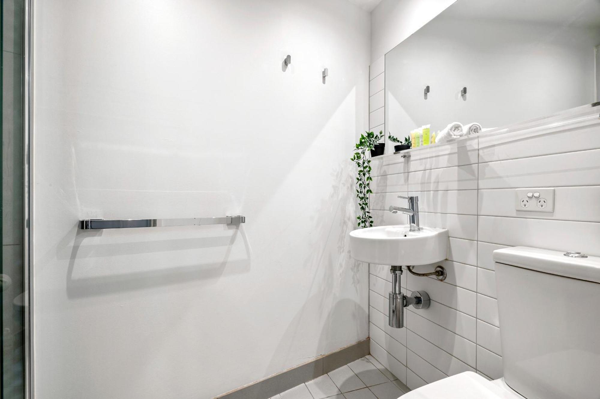 Rooftop Pool 2br At Marvel Stadium With Free Parking
